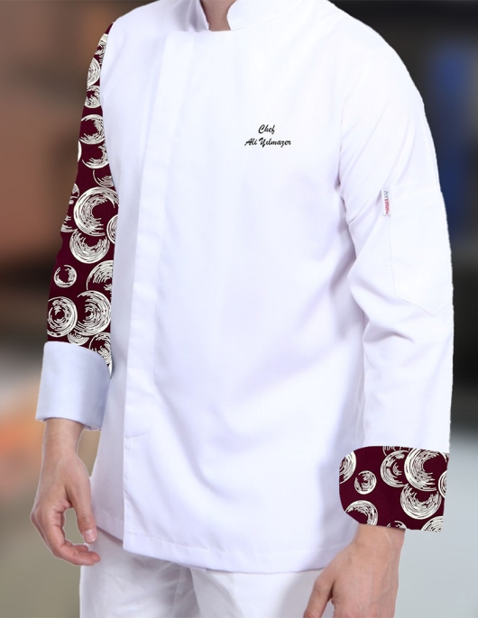 Kolu geometrik desenli beyaz şef ceketi,