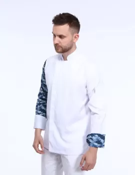 Kolu mavi kamuflaj desenli beyaz şef ceketi,