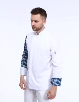 Kolu mavi kamuflaj desenli beyaz şef ceketi,